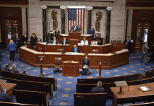 Congreso de EE.UU. aprueba ley que incluye impuesto a remesas, decisión final queda en manos de Trump Cámara de Representantes de Estados Unidos
