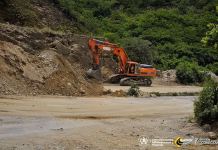 Derrumbe el kilómetro 61 trabajados por la Dirección General de Caminos. Foto Caminos