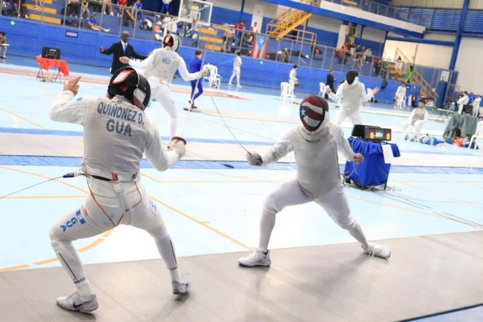 Campeonato Centroamericano y del Caribe de esgrima realizado en el Parque Erick Barrondo. Foto La Hora: MCD