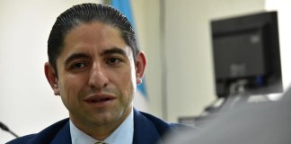 El exfiscal anticorrupción Stuardo Campo durante una entrevista con La Hora, el pasado 18 de julio, en el edificio de Torre de Tribunales. Foto: La Hora / Daniel Ramírez.