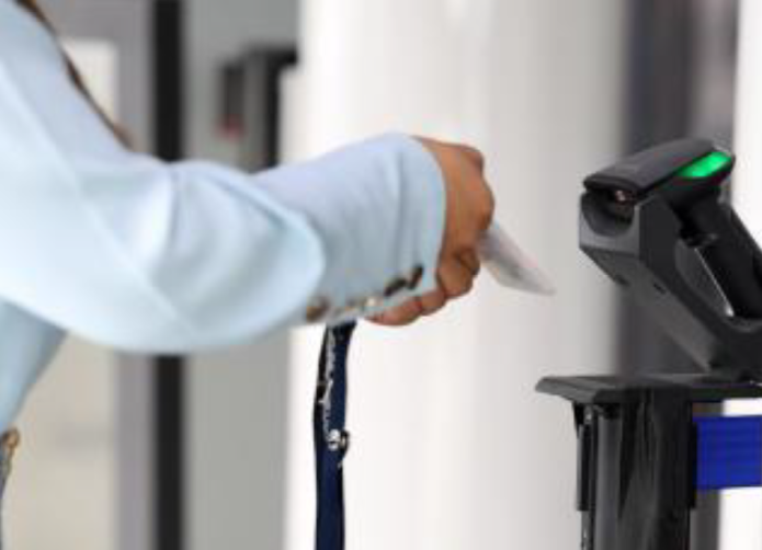 Sistema Automatizado de las Tarjetas de Identificación Aeroportuaria