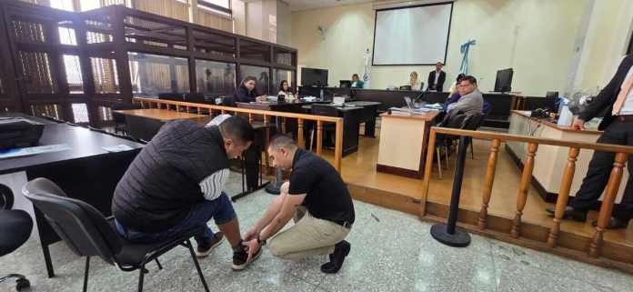 El Tribunal de Mayor Riesgo B concedió uso de control telemático a expolicía implicado en el caso Itzapa. Foto La Hora: Sergio Osegueda