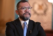 Christian Espinoza, secretario de Inteligencia Estratégica, deja el cargo, pero no un puesto en el Gobierno Christian Sandoval Espinoza