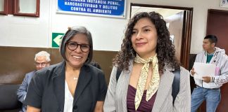 Juez no llega y se suspende audiencia que definiría reabrir caso por filtraciones de ¡Yes, Master! en caso contra González La abogada Claudia González y su abogada defensora. Foto: La Hora / Diego España.
