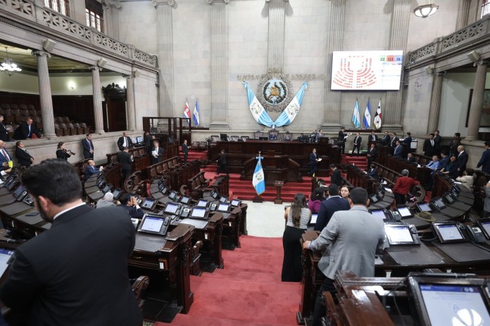Opositores se cuelgan de narrativa para declarar terroristas a pandilleros y Ramos responde por iniciativa de ley.