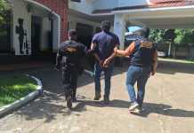 Policía detiene a presunto «coyote» con 19 migrantes en Mazatenango Capturan a presunto coyote con 19 migrantes en Mazatenango. Foto La Hora: PNC.
