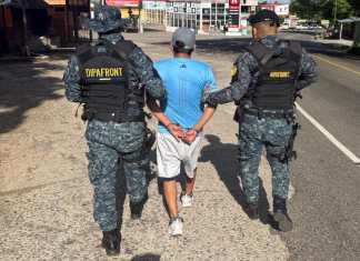 Capturan a supuesto coyote que trasladaba 6 cubanos hacia Estados Unidos. Foto La Hora: PNC.