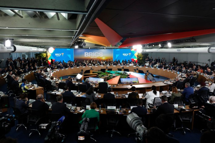 Participantes en la cumbre de los BRICS en Río de Janeiro, Brasil. Foto La Hora: EFE/Antonio Lacerda