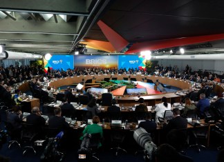 Participantes en la cumbre de los BRICS en Río de Janeiro, Brasil. Foto La Hora: EFE/Antonio Lacerda