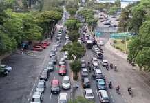 Décima avenida frente al estadio en dirección a la zona 5