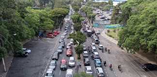 Décima avenida frente al estadio en dirección a la zona 5
