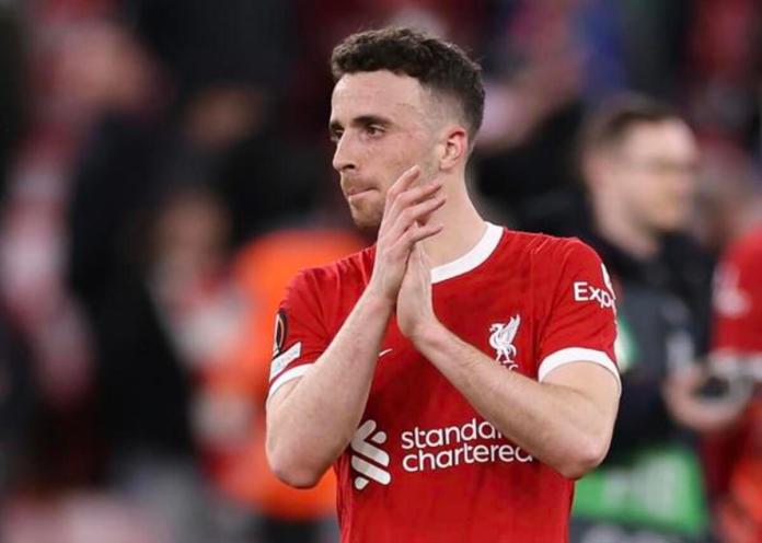Diogo Jota del Liverpool reacciona tras el partido de ida de los cuartos de final de la UEFA Europa League entre el Liverpool FC y el BC Atalanta, en Liverpool, Reino Unido, el 11 de abril de 2024 (reeditado el 3 de julio de 2025). Jota falleció en un accidente de coche en España junto con su hermano Andre Silva el 3 de julio de 2025. Foto La Hora: EFE.