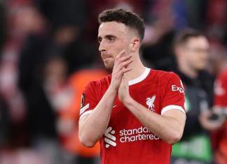 Diogo Jota del Liverpool reacciona tras el partido de ida de los cuartos de final de la UEFA Europa League entre el Liverpool FC y el BC Atalanta, en Liverpool, Reino Unido, el 11 de abril de 2024 (reeditado el 3 de julio de 2025). Jota falleció en un accidente de coche en España junto con su hermano Andre Silva el 3 de julio de 2025. Foto La Hora: EFE.