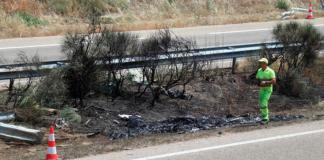 Vista del lugar del accidente en el que el futbolista del Liverpool Diogo Jota, de 28 años, y su hermano André, de 26, han fallecido esta madrugada, después de que su vehículo saliera de la vía en la Autovía Rías Bajas (A-52) en Cernadilla (Zamora, España). Foto La Hora. EFE.