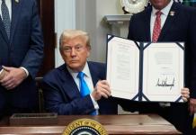  El presidente de Estados Unidos, Donald Trump, firmó este miércoles una orden ejecutiva que impone aranceles globales del 50 % a la importación de cobre. Foto La Hora: EFE.