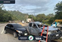 Triple choque en el kilómetro 35 de la ruta al Atlántico paraliza tránsito hacia el norte En horas de la mañana de este lunes 21 de julio, se registró un accidente de tránsito a la altura del kilómetro 35 de la Ruta al Atlántico. Foto La Hora: Bomberos Departamentales.