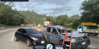 En horas de la mañana de este lunes 21 de julio, se registró un accidente de tránsito a la altura del kilómetro 35 de la Ruta al Atlántico. Foto La Hora: Bomberos Departamentales.