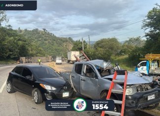 En horas de la mañana de este lunes 21 de julio, se registró un accidente de tránsito a la altura del kilómetro 35 de la Ruta al Atlántico. Foto La Hora: Bomberos Departamentales.