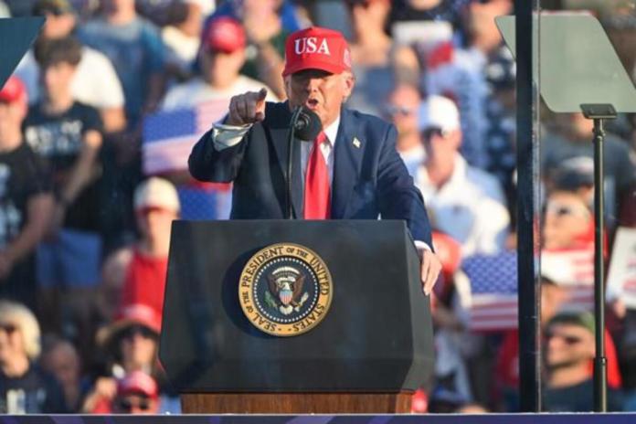 El presidente de Estados Unidos, Donald Trump, amenazó este lunes al presidente ruso, Vladímir Putin. Foto La Hora: EFE.