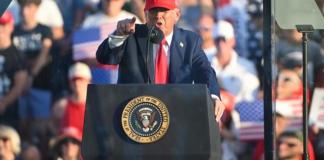 El presidente de Estados Unidos, Donald Trump, amenazó este lunes al presidente ruso, Vladímir Putin. Foto La Hora: EFE.