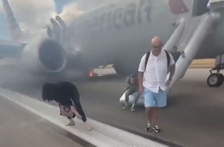 Evacuan vuelo en Denver tras fallo en el tren de aterrizaje. Foto La Hora: Captura de Pantalla
