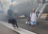 Evacuan vuelo en Denver tras fallo en el tren de aterrizaje. Foto La Hora: Captura de Pantalla