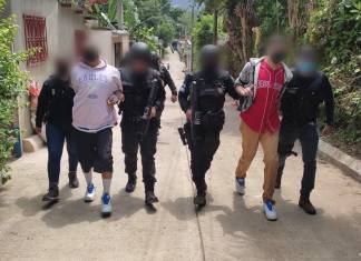 Dos miembros de la Mara Salvatrucha deberán pasar 50 años en prisión, por la muerte de un hombre que fue encontrado en un pozo clandestino. Foto La Hora: PNC