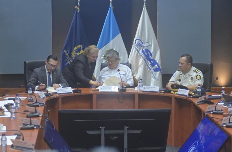 Firma entre Mingob y SAT