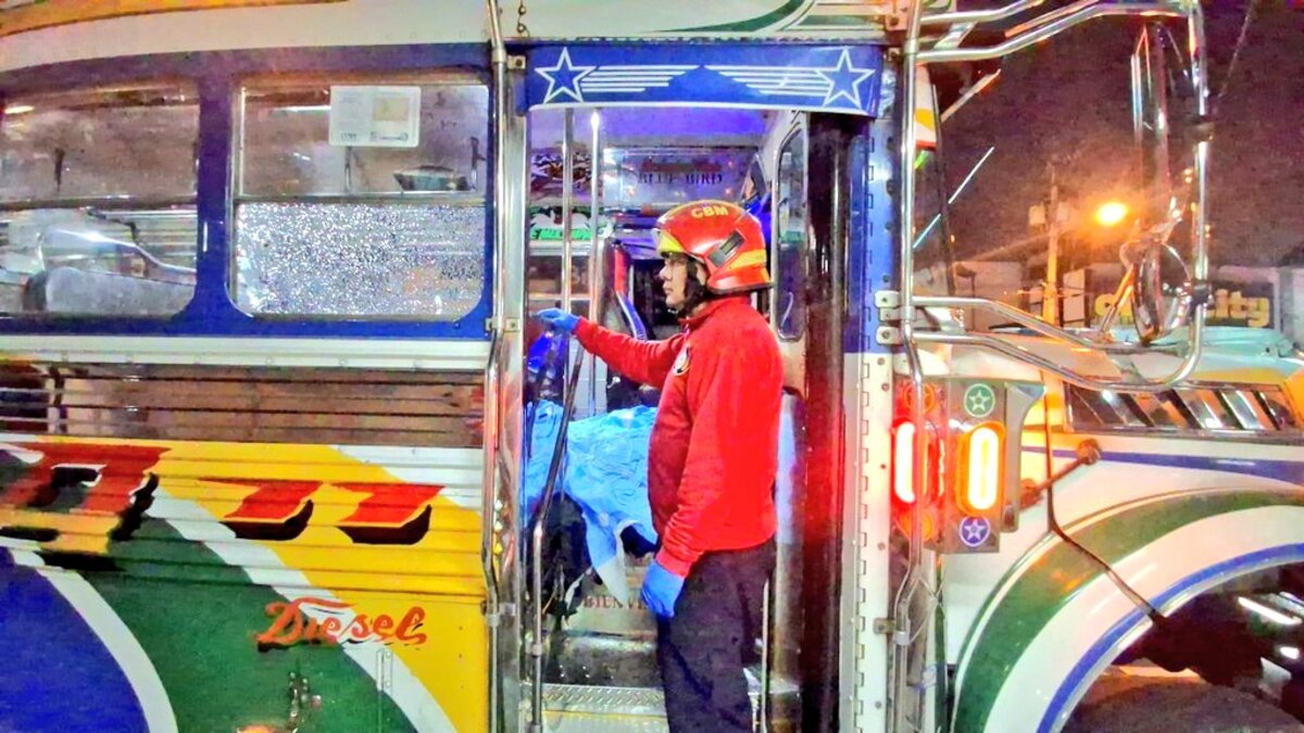 Conductor de autobús fallece tras ataque armado en zona 1