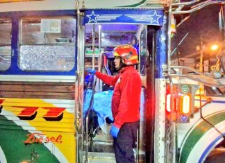 Bomberos municipales atienden un ataque armado suscitado en el bulevar Los Próceres, zona 10.