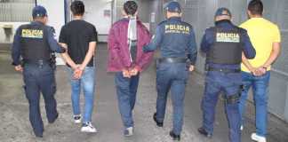 Agentes de la PNC capturaron a tres presuntos asaltantes tras cometer un robo en zona 21.