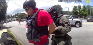Comité de Periodistas hace un llamado a autoridades del ICE para la liberación de Mario Guevara, periodista salvadoreño, tras su detención durante manifestaciones "No King", tras fallo que le da libertad bajo fianza.