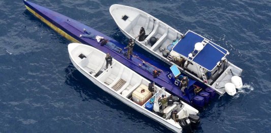 Semisumergible ubicado en costas del Pacífico por el Ejército de Guatemala.