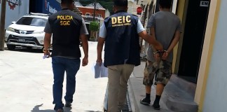 Un hombre acusado de provocar el fallecimiento de su hijo fue detenido por la Policía Nacional Civil (PNC) este sábado. Foto La Hora: PNC