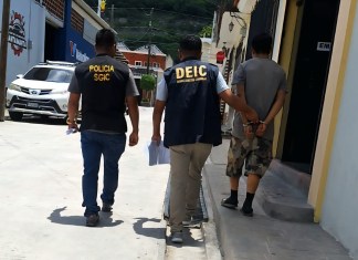Un hombre acusado de provocar el fallecimiento de su hijo fue detenido por la Policía Nacional Civil (PNC) este sábado. Foto La Hora: PNC