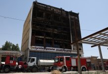 63 personas fallecidas y otras 40 resultan heridas tras incendio en edificio comercial en Irak Debido al incendio de un edificio comercial en Irak, autoridades han registrado al rededor de 63 personas fallecidas y otras 40 han resultado heridas.