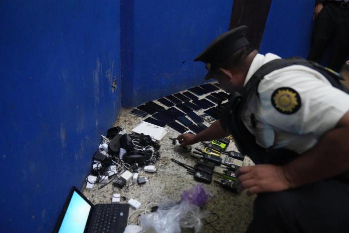 GwP2V1QW0AAzMpk (1) Droga, municiones y servicio de comunicaciones son algunos de los hallazgos por parte de la PNC tras una requisa en el centro de detención