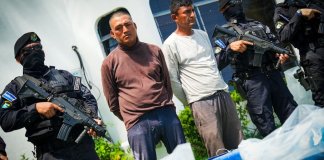 Guatemaltecos son capturados por PNC de El Salvador mientras trasladaban cocaína en dos embarcaciones.