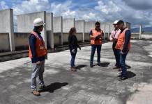 Delegados de Conred se presentaron a la Torre de Tribunales a inspeccionar posibles daños en estructura. Foto La Hora: Daniel Ramírez