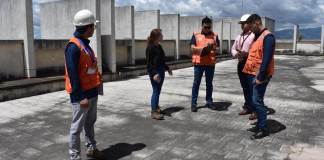 Delegados de Conred se presentaron a la Torre de Tribunales a inspeccionar posibles daños en estructura. Foto La Hora: Daniel Ramírez