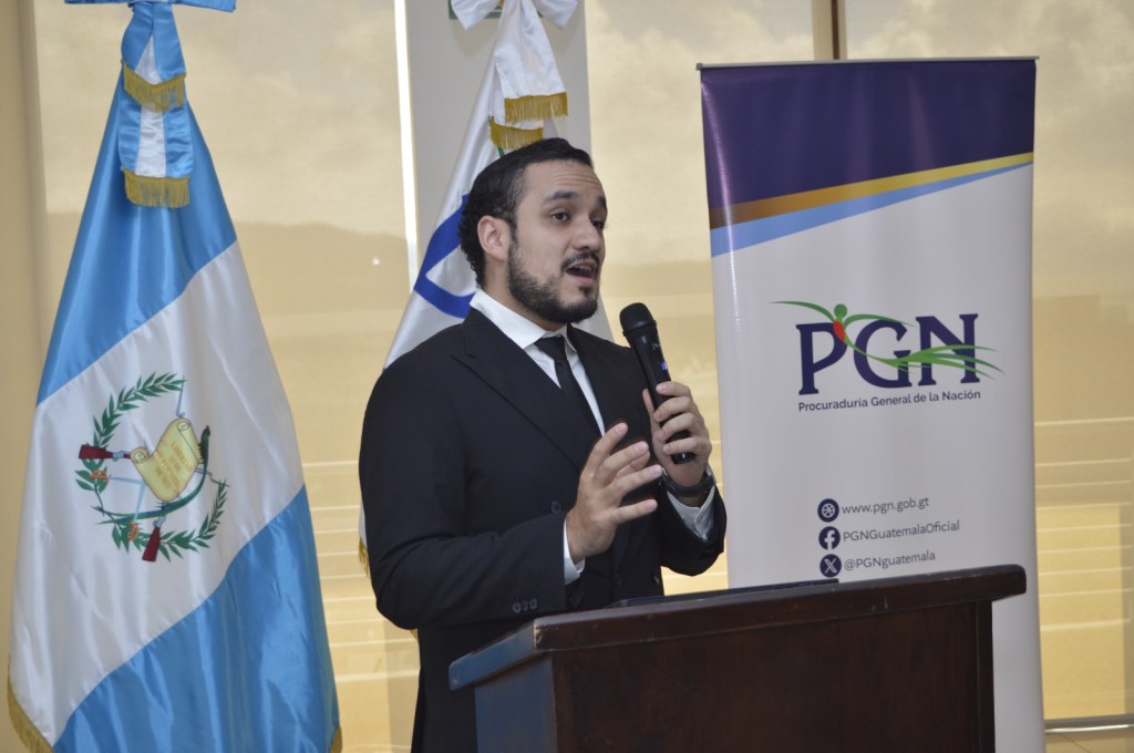 El abogado Javier Urizar está especializado en derechos humanos y trabajó en International Service for Human Rights. Foto: La Hora / PGN.