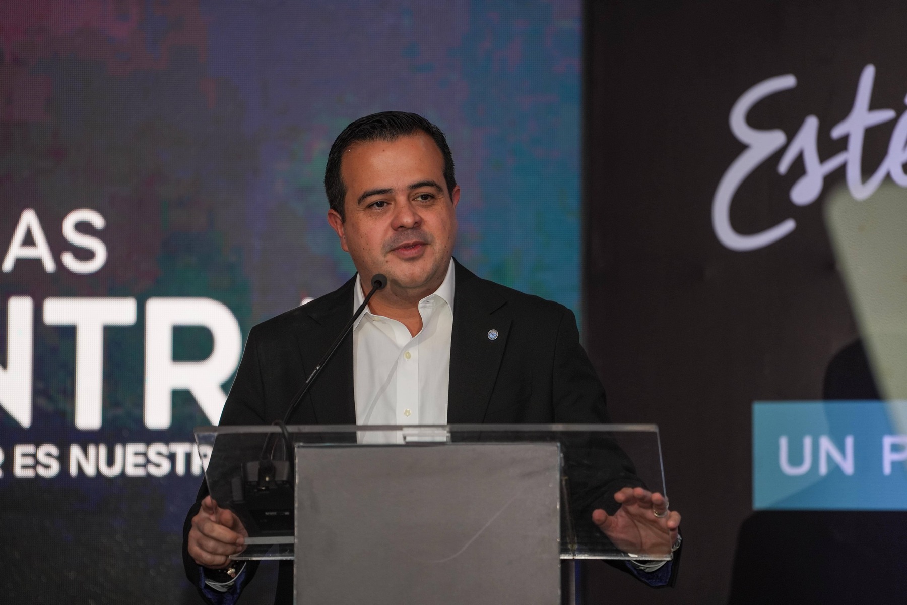 Jose Antonio Roca, gerente general de Bantrab, presentando el programa "Guatemaltecos Hechos de Valor". Foto: Cortesía de Bantrab.