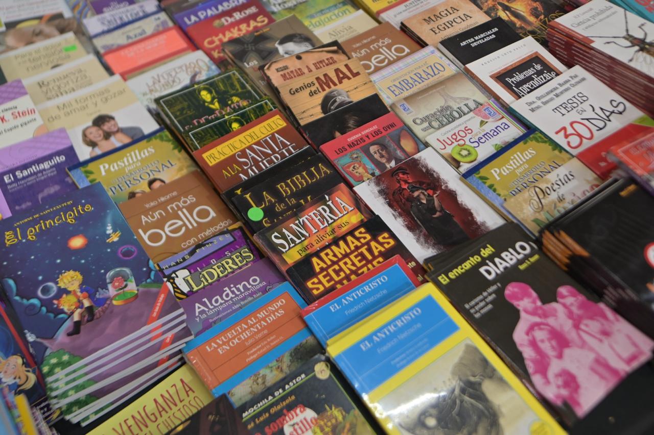 Exposición de libros en Filgua. Foto: La Hora/Fabricio Alonzo.