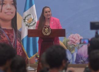 Ministra de Educacion Anabella Giracca