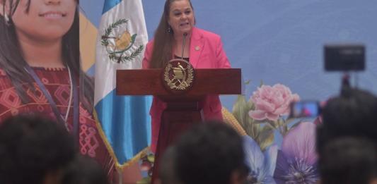 Ministra de Educacion Anabella Giracca