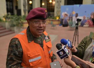 Ministro de Defensa Nacional, Herny Sáenz.