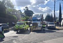 Tráfico complicado en Centro Cívico y sectores aledaños tras el fallecimiento de motorista Motorista fallecido en el puente El Amate. Foto La Hora: CBM