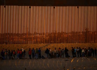 Migrantes que buscan asilo