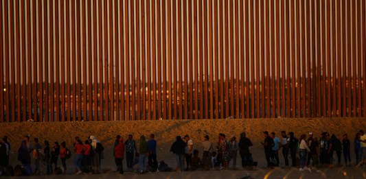 Migrantes que buscan asilo