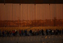 Embajada de Estados Unidos hace un llamado a no confiar en «coyotes» Migrantes que buscan asilo